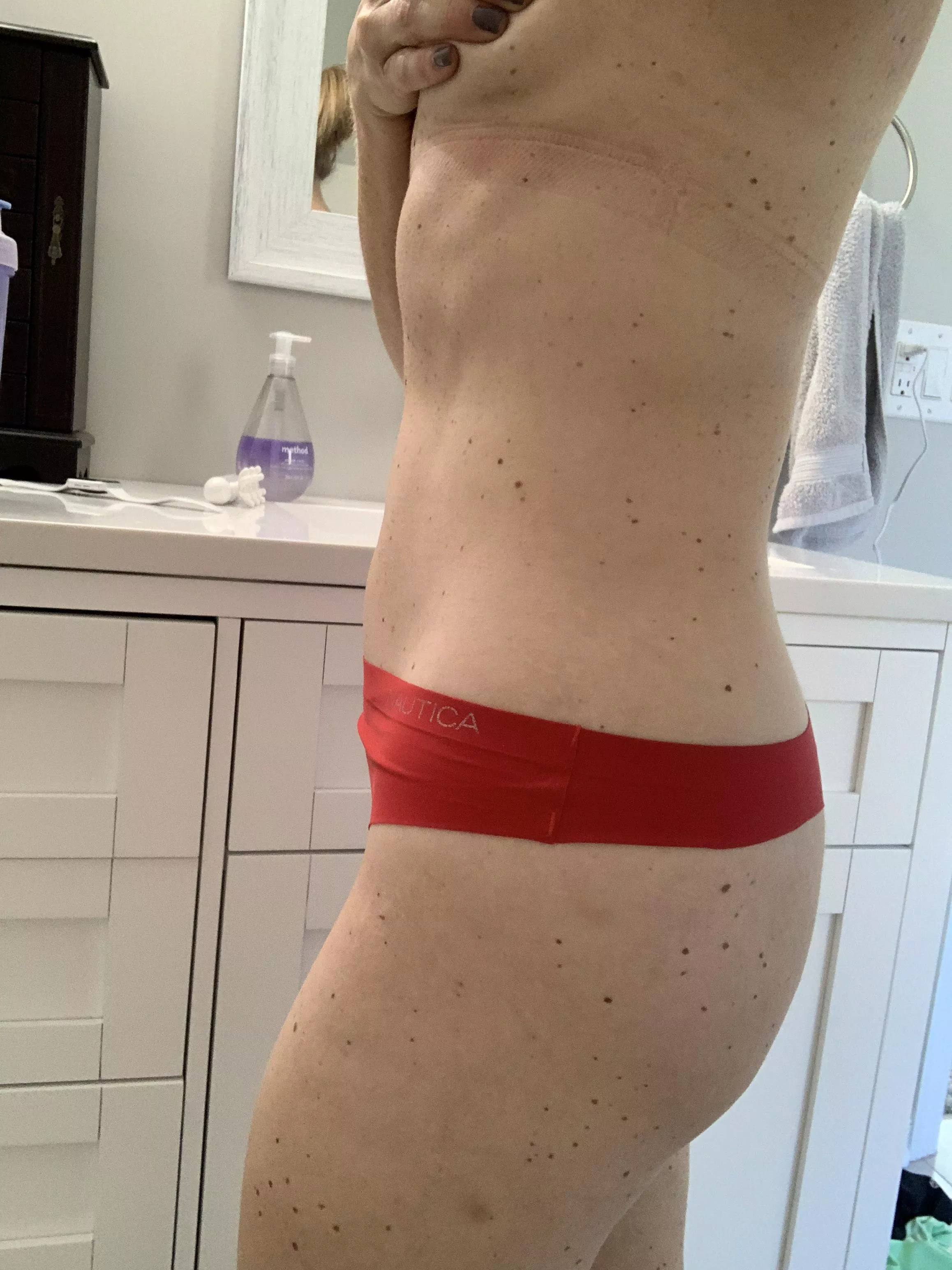 Feeling good after my morning workout!! (F) Feeling good after my morning workout!! (F)