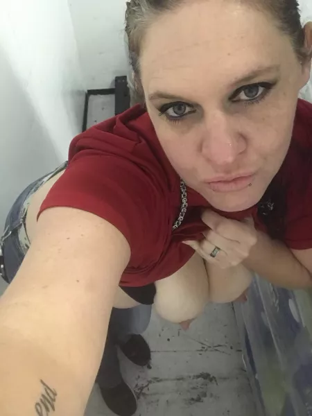 (F)eeling horny. Need to be fucked good ๐
