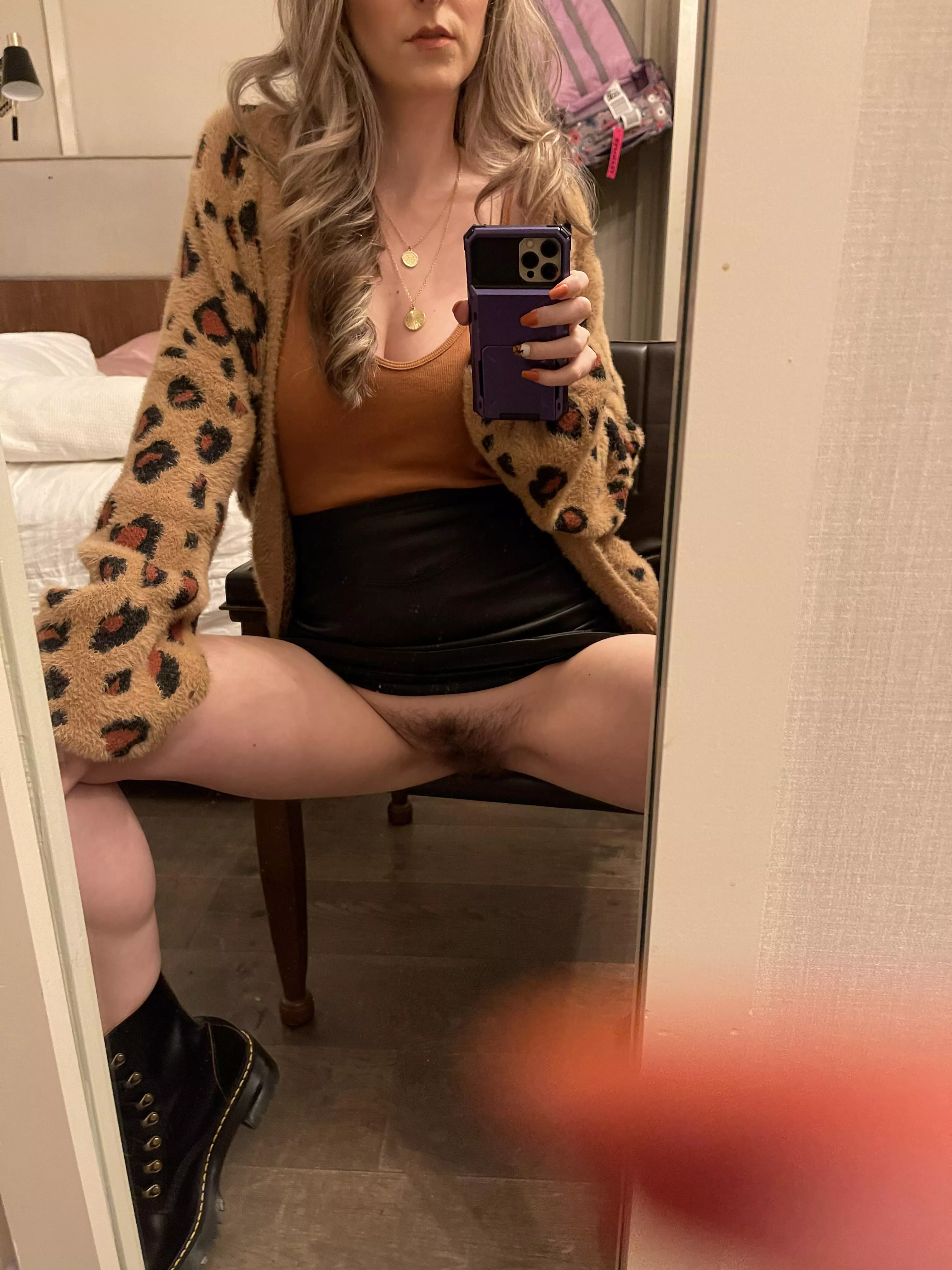 Feeling kind of courageous in my hotel room with the window open 🙈🌳