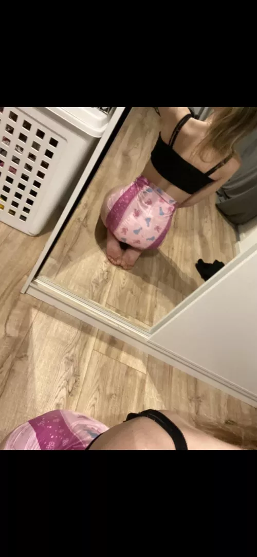 Feeling like a good girl in my princess diaperππ€