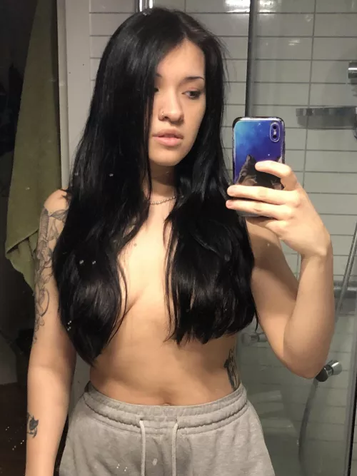 Feeling like a mermaid fresh out the water, looking to drown some seamen