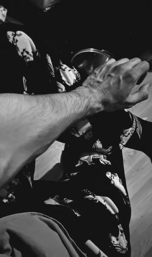 Feeling lonely someone hmu for some fun. :)