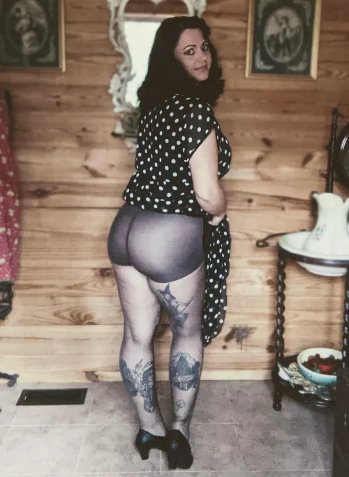 Feeling naughty in my black pantyhose 🖤