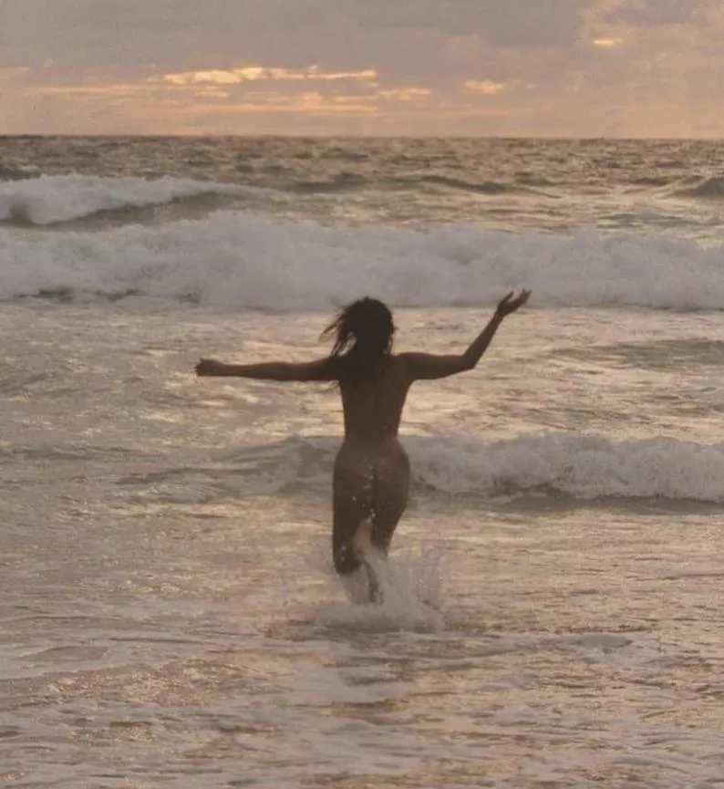 Feeling so free 😉🍑 (F)