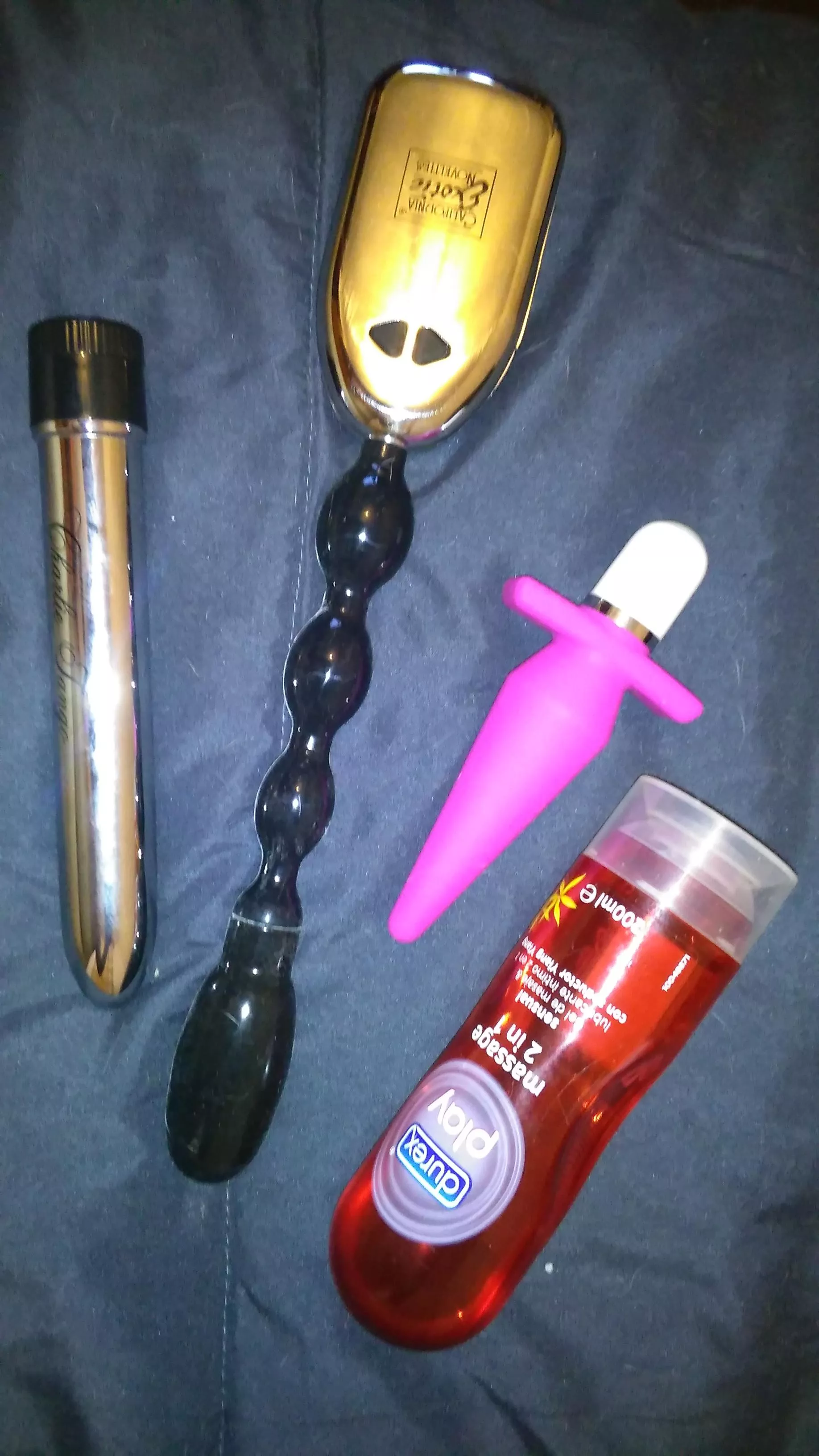 Feeling tipsy, with loads of lingerie to dress up and sooo submissive. Wich one should i use first? You pick ;) Feeling tipsy, with loads of lingerie to dress up and sooo submissive. Wich one should i use first? You pick ;)