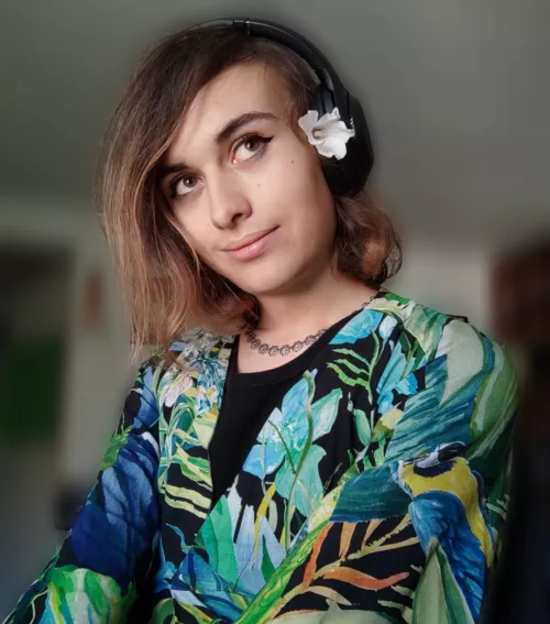 Feeling very 🌺 today!