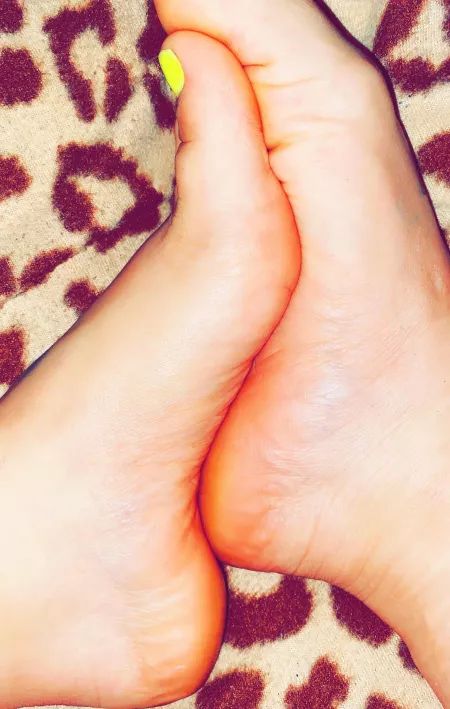 Feet needs attention 😊😈