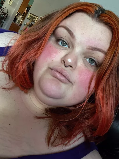 Felt decent yesterday, so I only put on some brows and a highlight but my cheeks said “say less fam” 😳