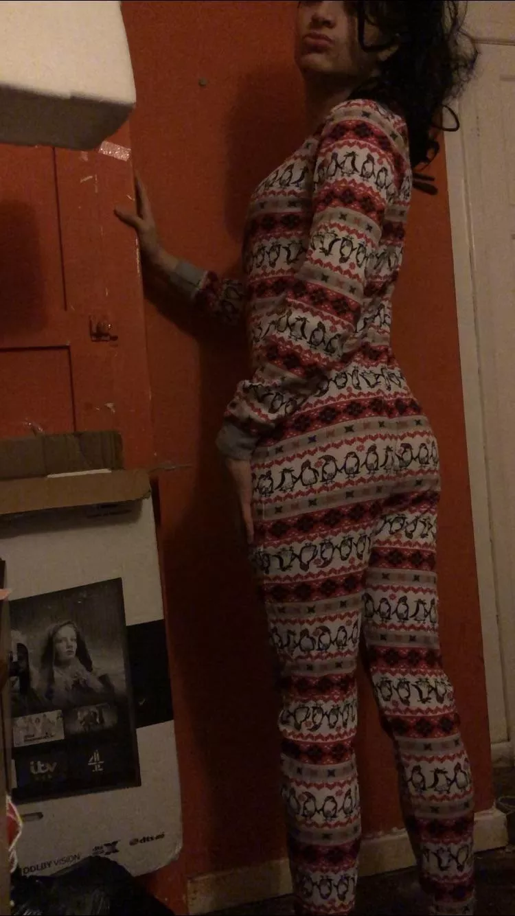 Felt like posing In my pajamas before I went sleep 💕