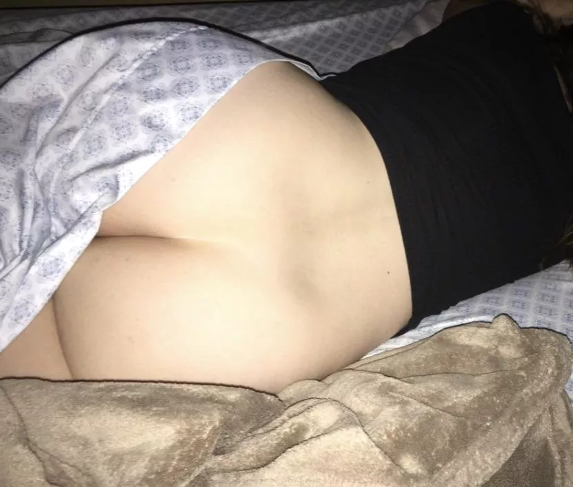 (F)elt Like Showing Off a Little Bit of This 46 Mom Ass (F)elt Like Showing Off a Little Bit of This 46 Mom Ass