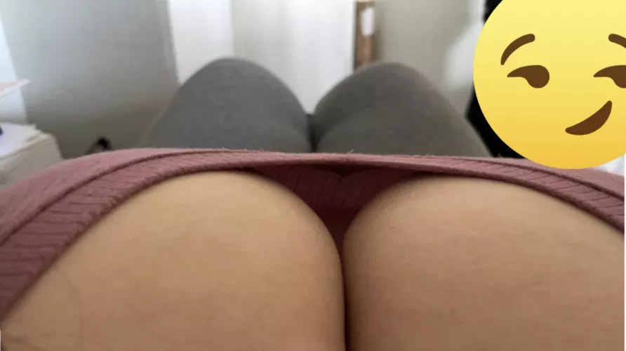 Felt sexy in my new crop top with no bra 😏