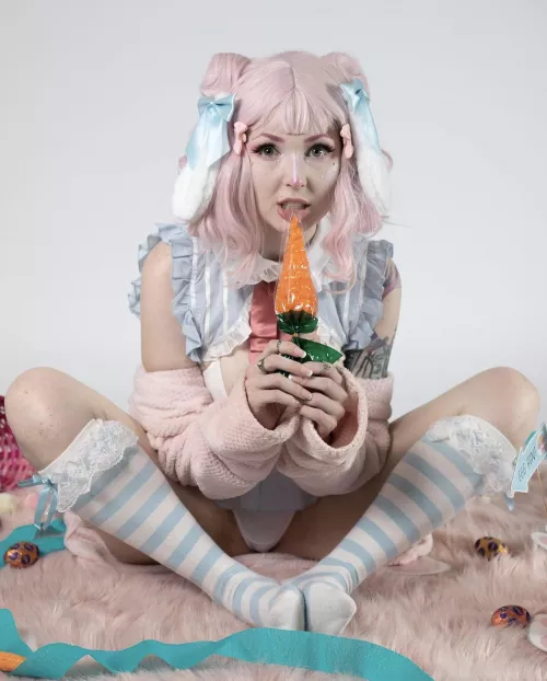 [female] Arent my wittle socks cute 🥰