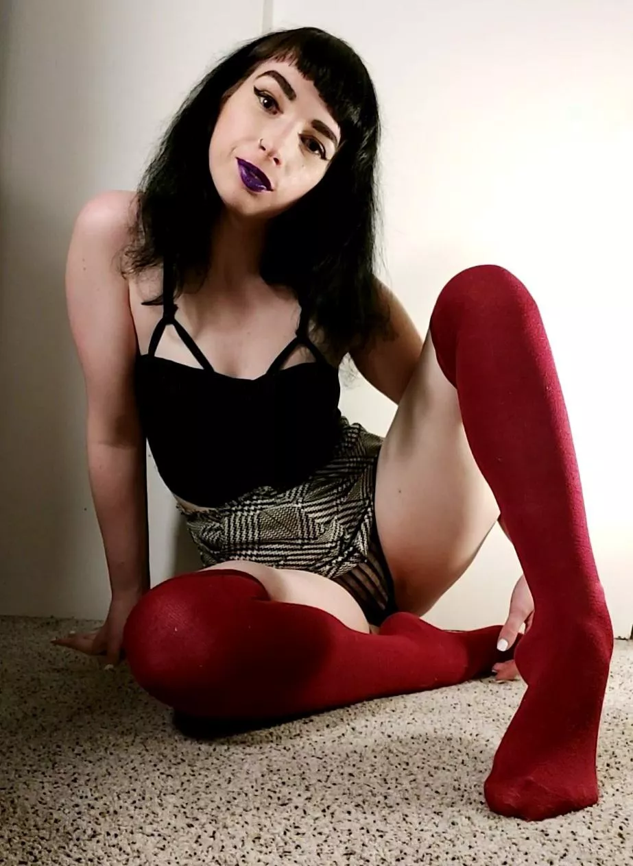 [Female] Even my socks turn you on... isn't that right, pet?