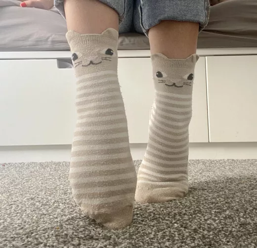 [Female] Who wants to see my … socks 🐱