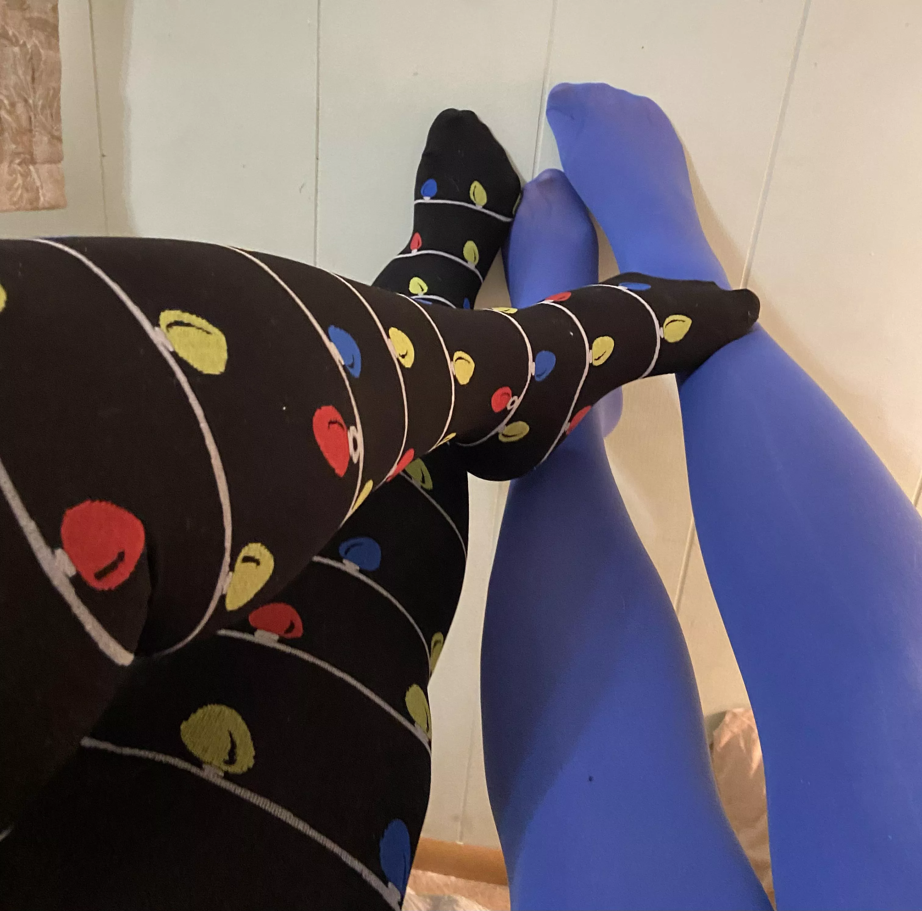 Festive Snag Tights fun! 💜❤️