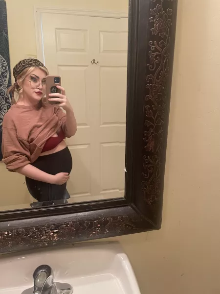 finally a cute bump to show off ๐