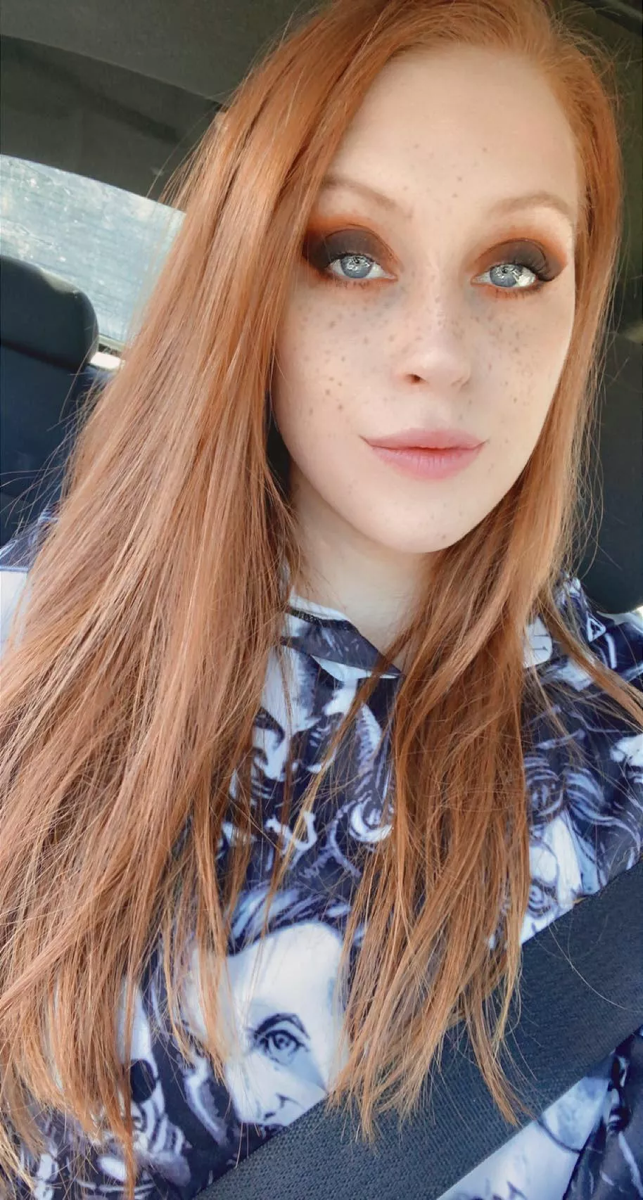 finally getting cool enough for hoodies 🖤✨🖤