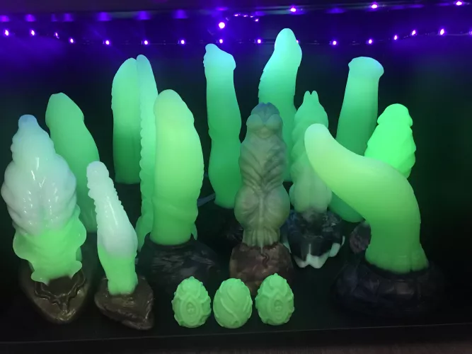 Finally got some black light strips for my Rolandโs sig/ indie collection just in time for Flex Friday!