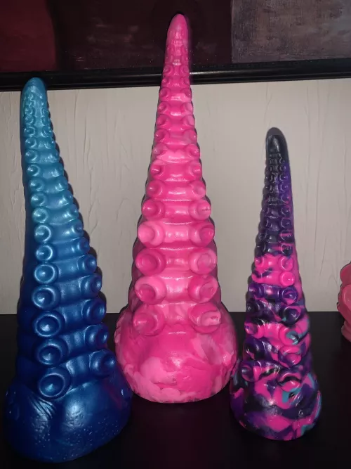 Finally snagged an Ika in A Kiss From A Rose 💗🥺 Here’s my little Ika family minus another medium I forgot to picture! Now all I need is a mini & a small