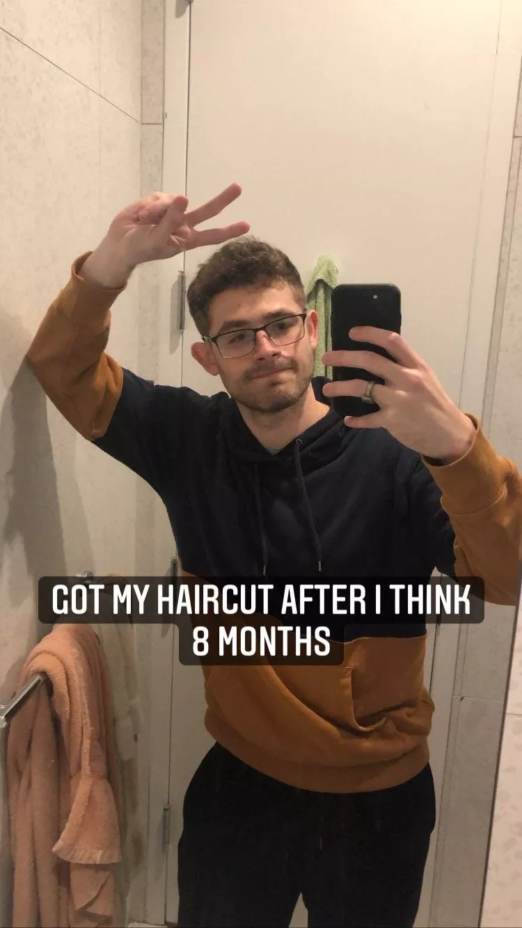 finally took a good selfie and only have a copy with the story caption. do u guys like my haircut