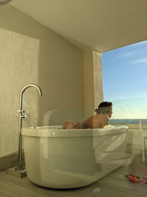 Find me in your hotel room wyd?