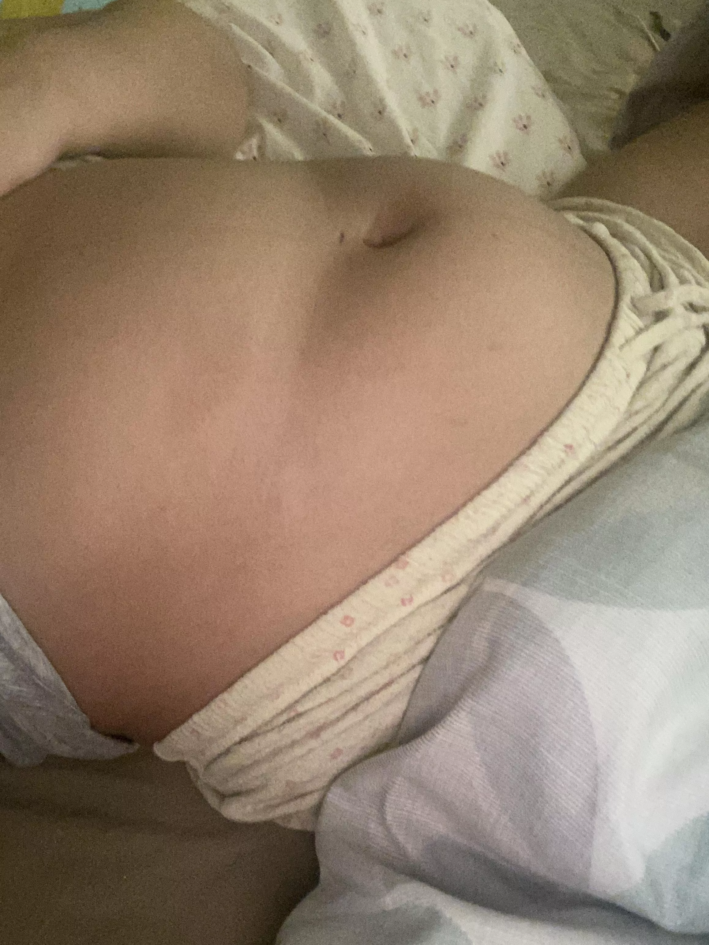 First belly post be nice pls(dont tease me) 🥰