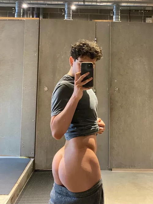 First butt pic of 2022