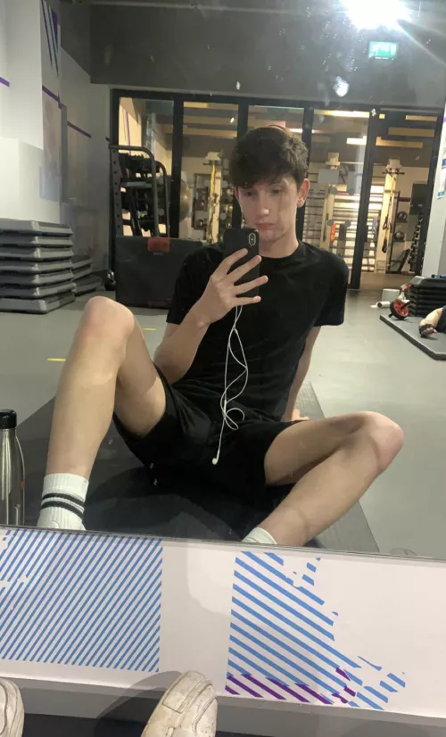 First day back at the gym this year, it was rough π
 going home to look up breath of wild 2 news and cry π