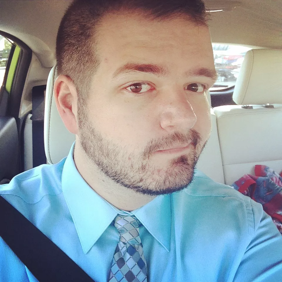 First day in a while i e had the occasion to put on clothes with buttons. Didn’t hate how I looked in this one