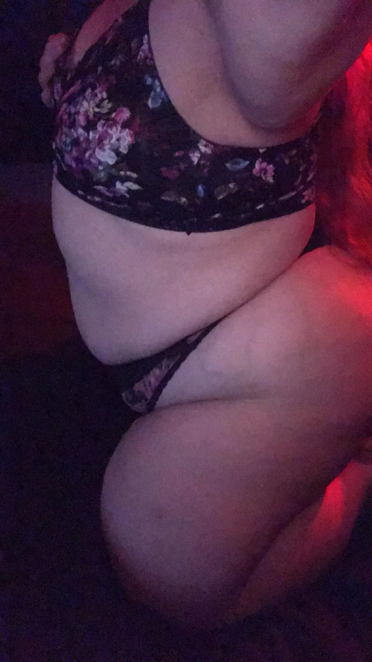 First ever belly post, super nervous😬 how about some love for the small titty/big booty girls?
