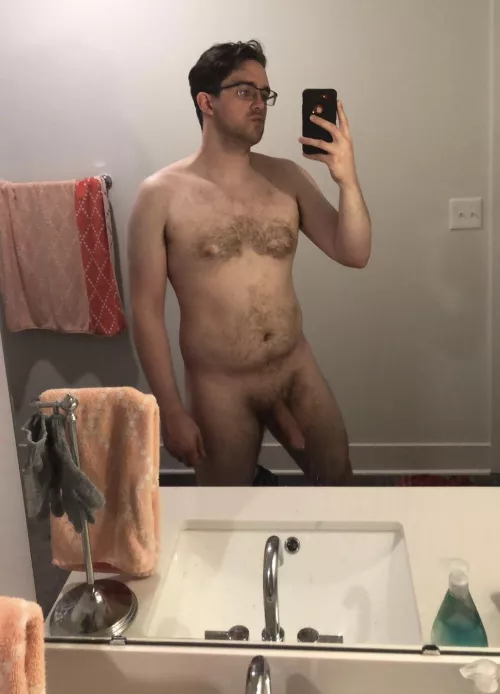 First full nude on Reddit, itβs so nice to stop cropping photos π