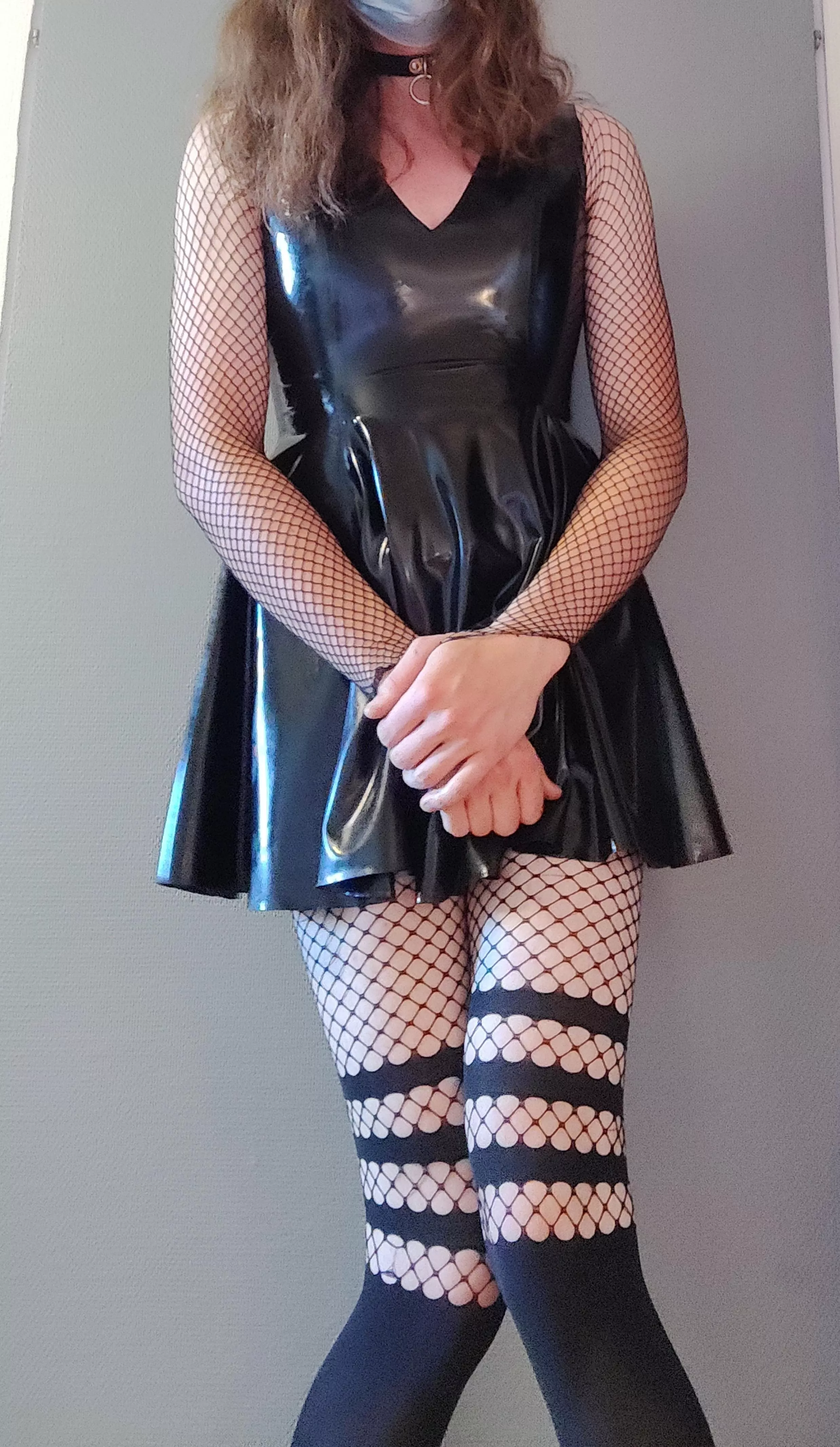 First latex garment! Finally got the courage to wear it tonight as i'm home alone. Have a shiny day ❤️