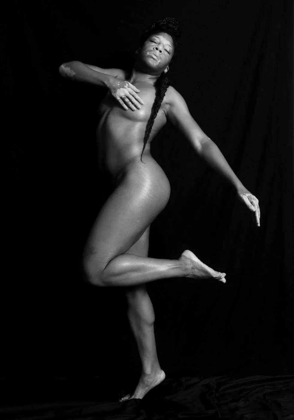 First Post here! As a woman with vitiligo, I love expressing myself through artsy nude photoshoots! I hope you like my image, and I’ll continue to post more 🙏🏾 First Post here! As a woman with vitiligo, I love expressing myself through artsy nude photoshoots! I hope you like my image, and I’ll continue to post more 🙏🏾