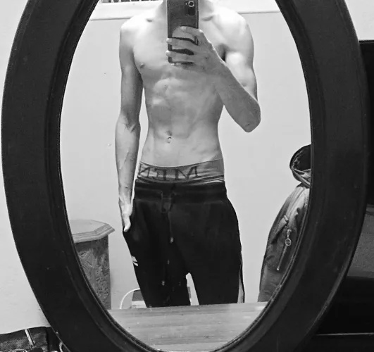 First post, Redditors have mercy on my self esteem