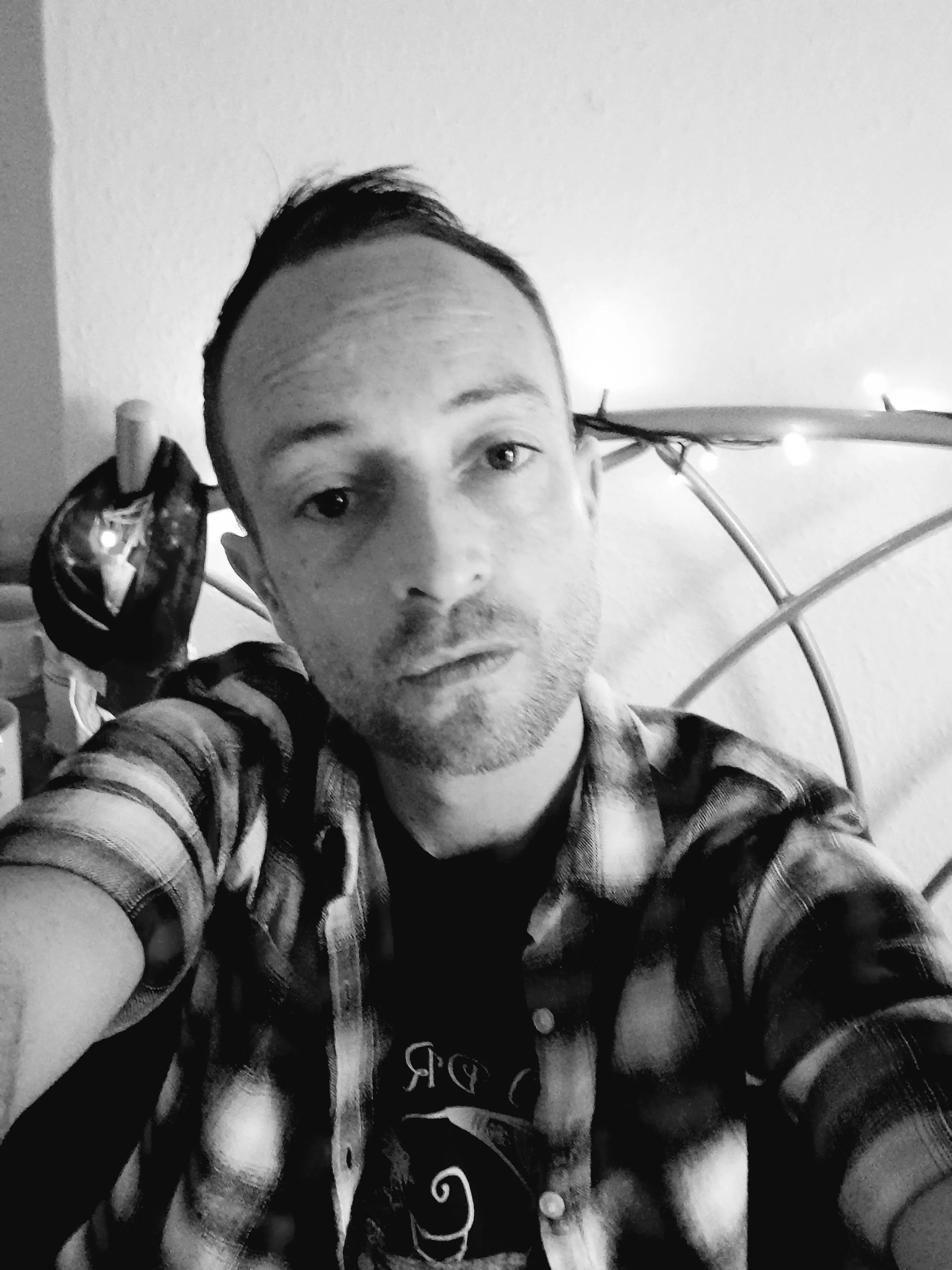 First selfie of 2022 phew π
 not bad for 41. I'm Drew from the UK First selfie of 2022 phew π
 not bad for 41. I'm Drew from the UK