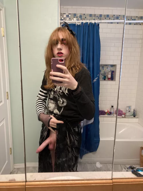 First time posting on here, hope everyone likes big dick goth girls