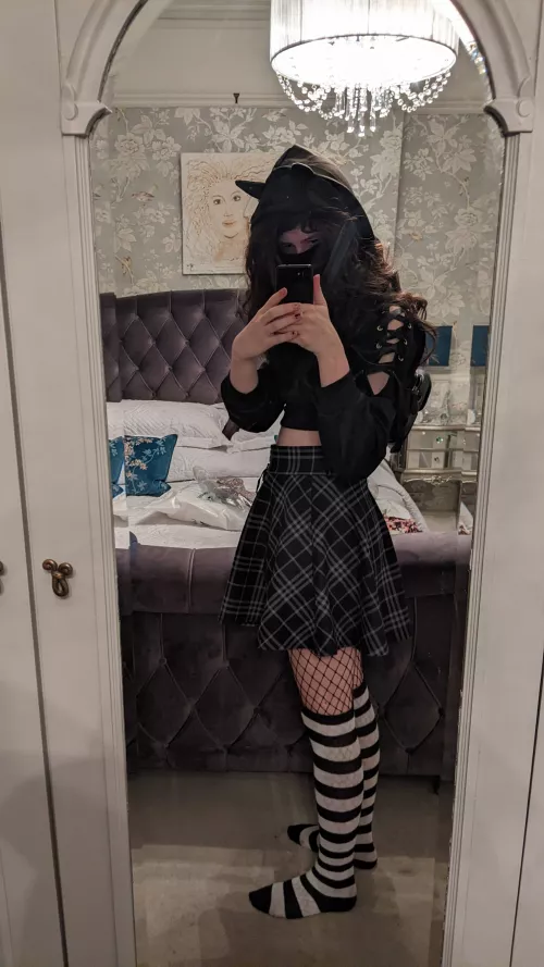 First time properly doing this, hopefully I look good >w<