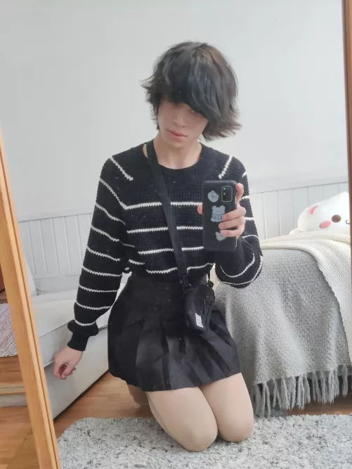 First time trying on feminine clothes. Wearing them feels way better than I expected ( ᴗ‿ᴗ ❀)