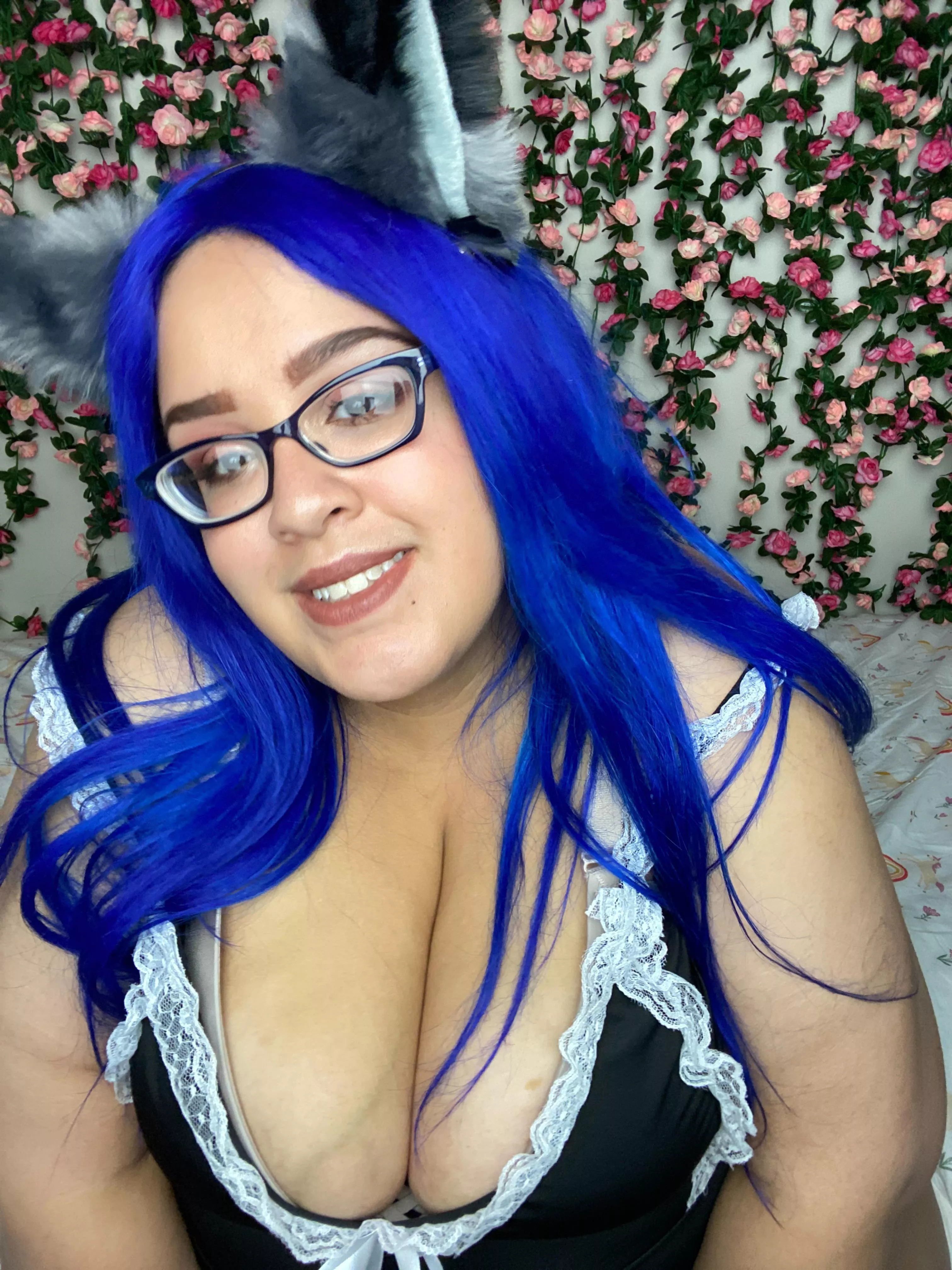 First time with kitty ears on, I think it’s cute 🥺🎀