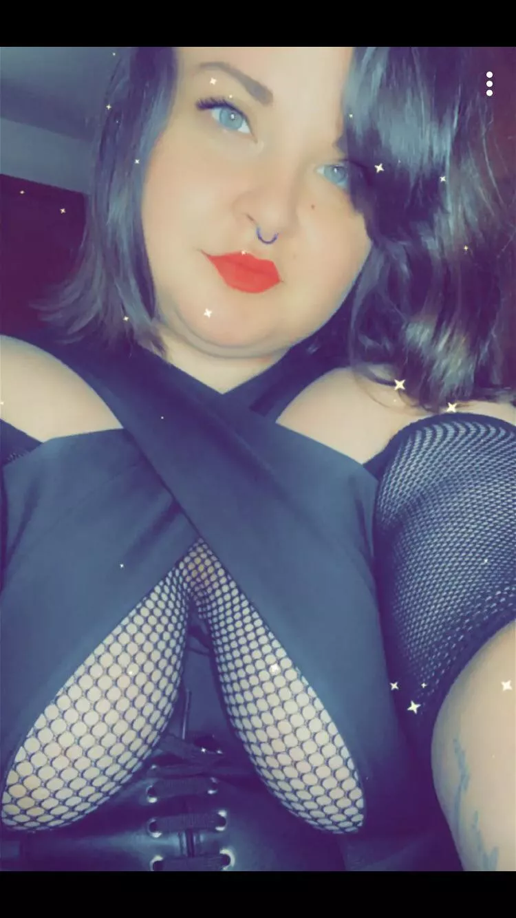 Fishnet titties 🤤