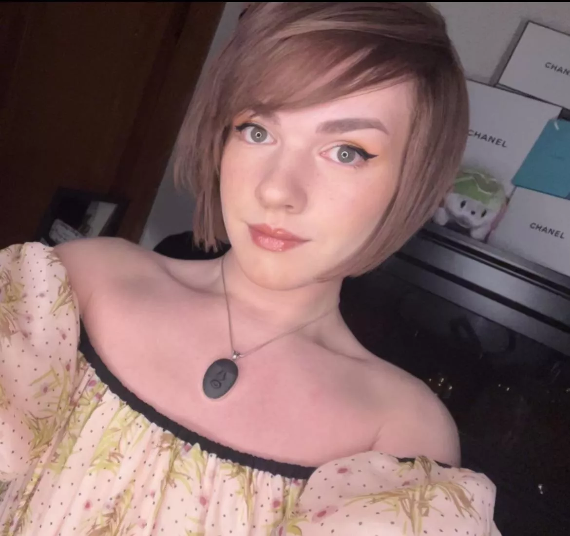 🎼Flash of mauve, Splash of puce, Fool and king, Ghoul and goose.🎼