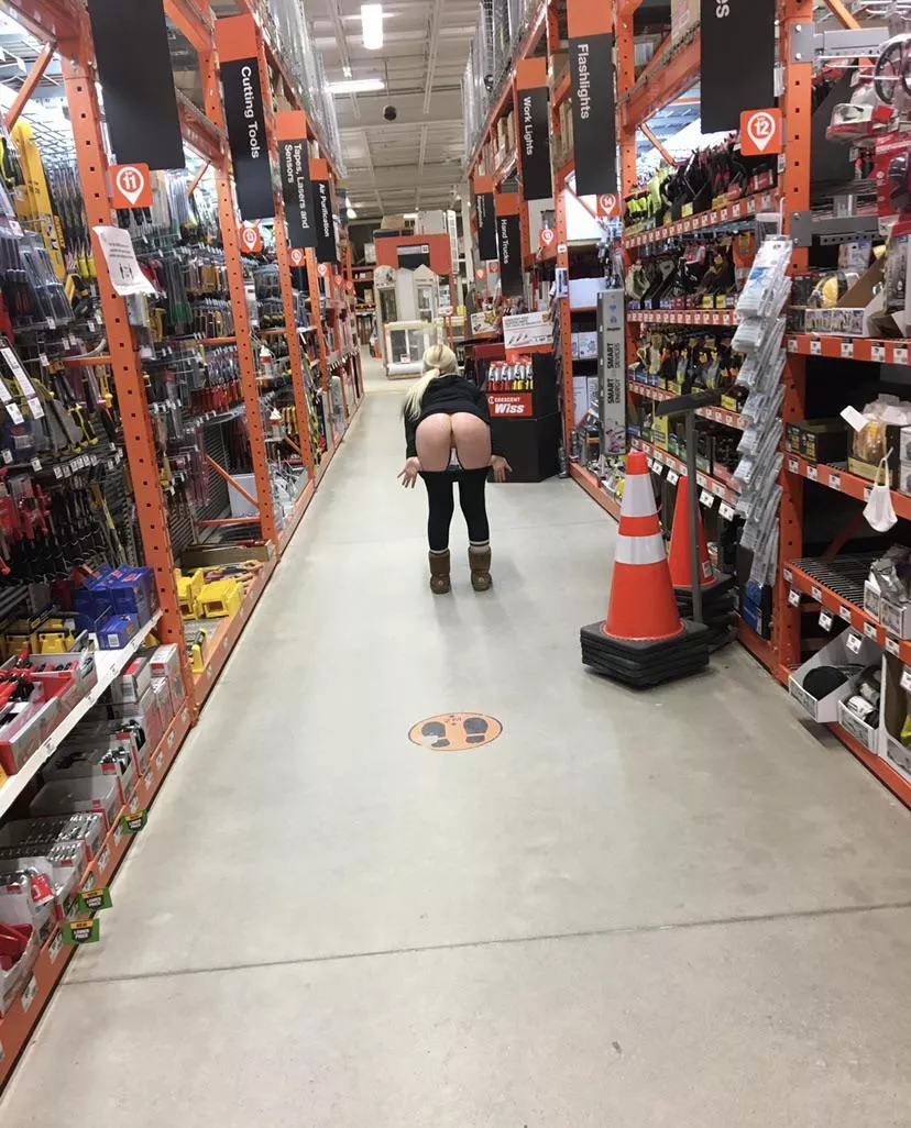 FLASHING my Pussy in HOME DEPOT 😈
