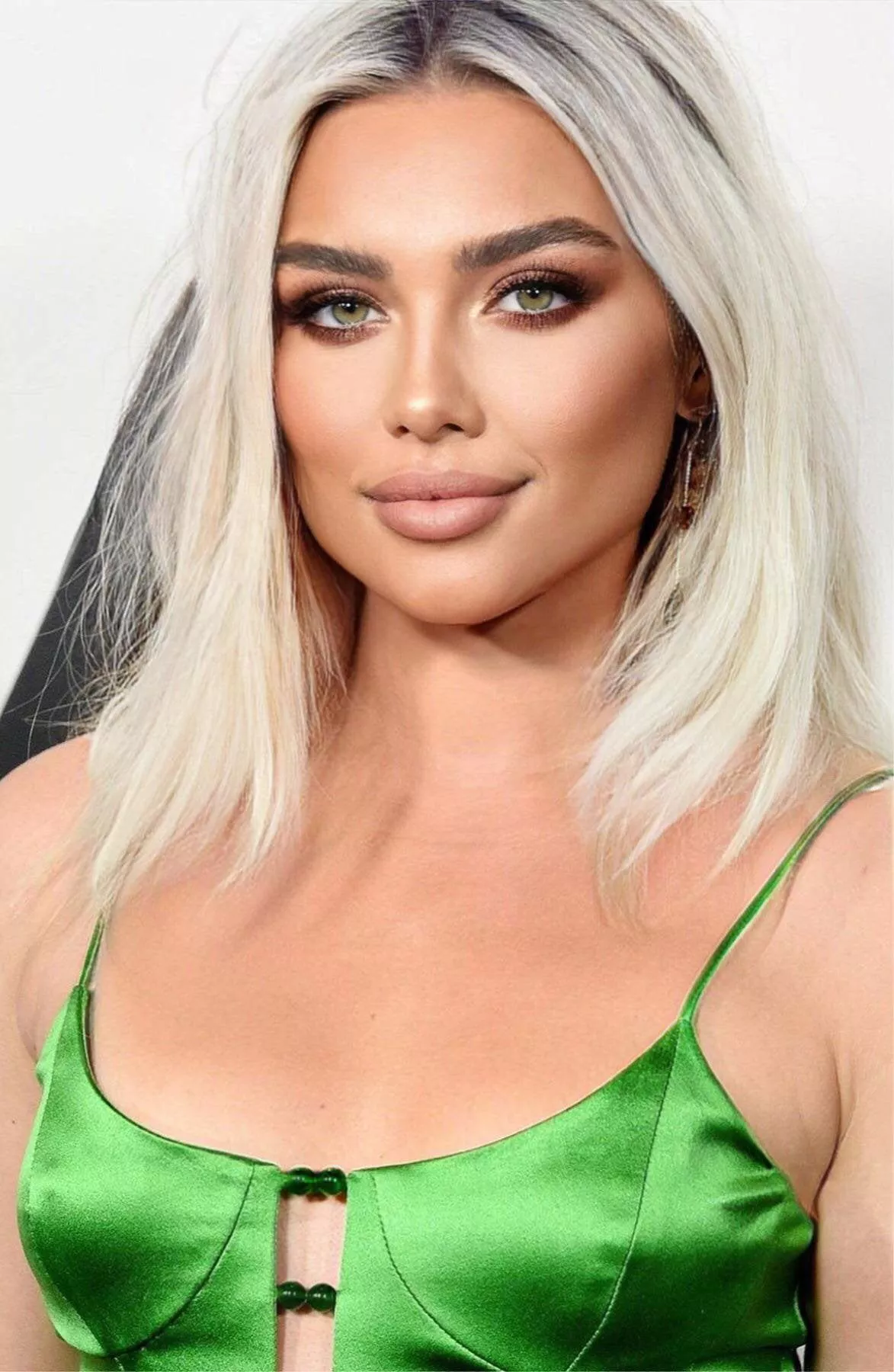 Florence Pugh as a sexy bimbo