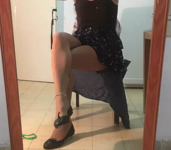 flowers on my skirt:)