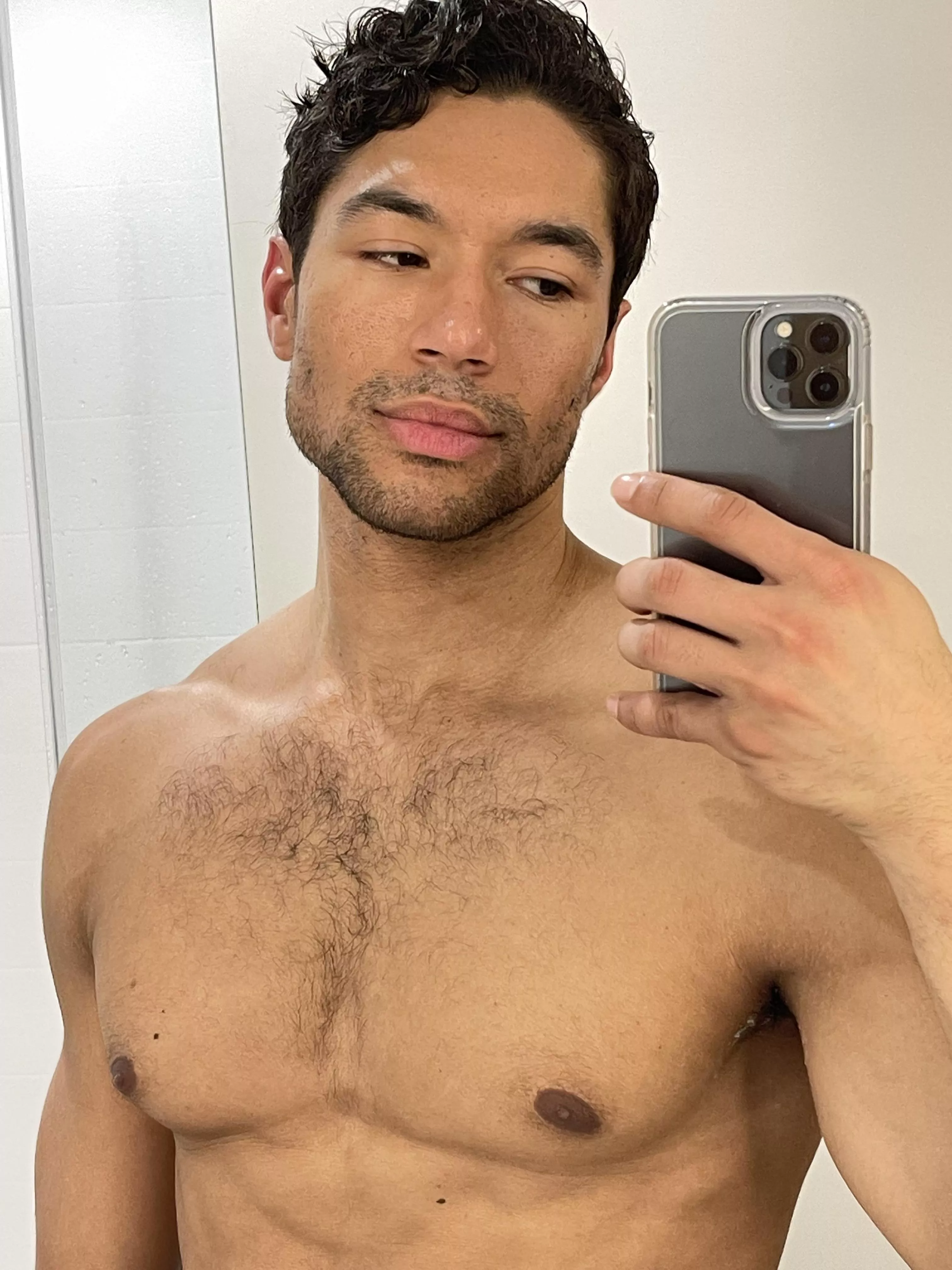 Flying with weather delays is no fun but finally made it to my hotel. BRB I’m gonna take a nap 😂