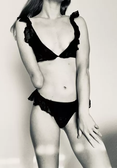 Follow my free onlyfans๐ฅ amputee, 24 years old, blond, small horny girl ๐ I want to bet that I make your cock hard? ๐