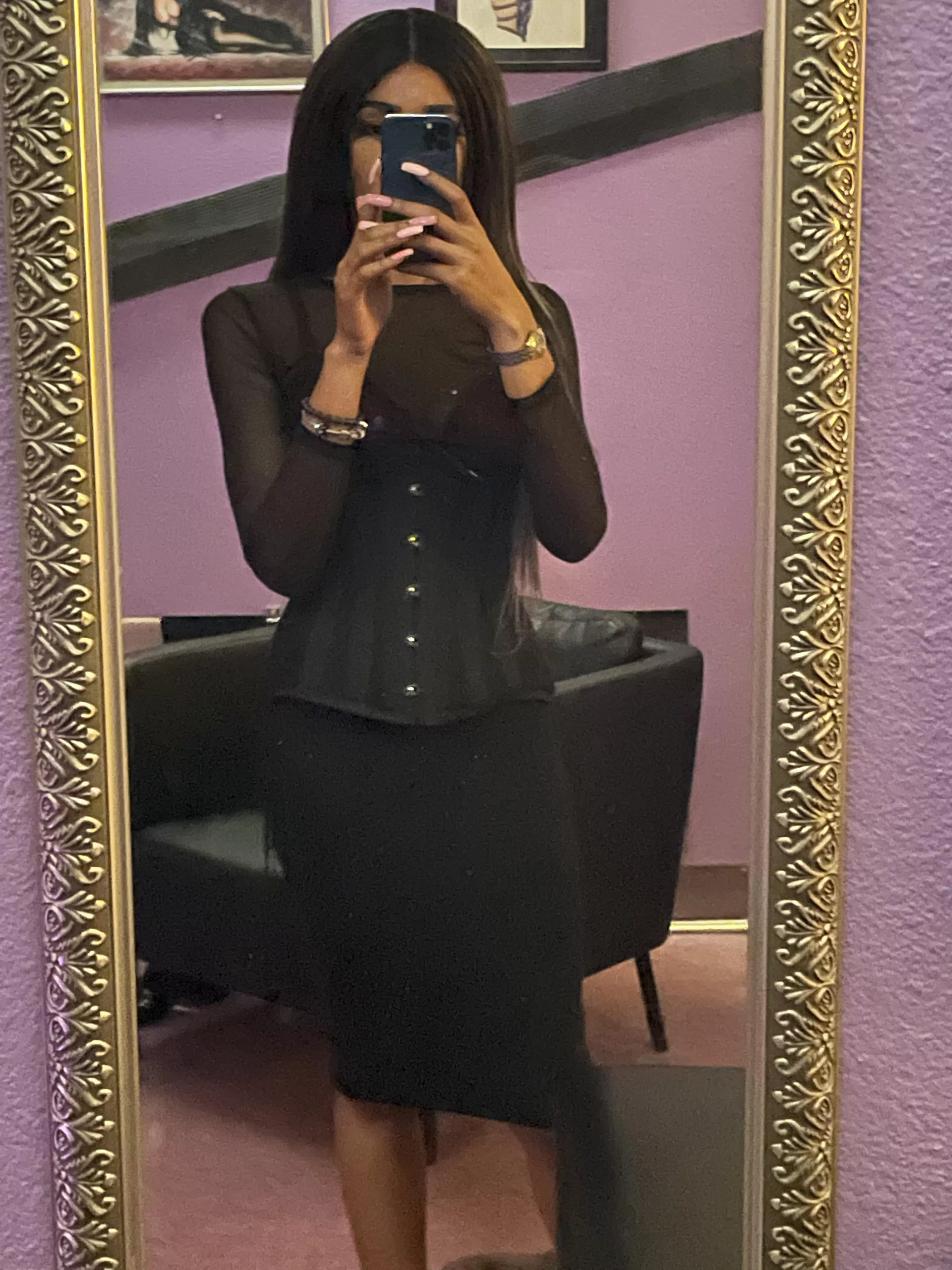 Foot stool session with a little corporal punishment for my misbehaved sub 😏