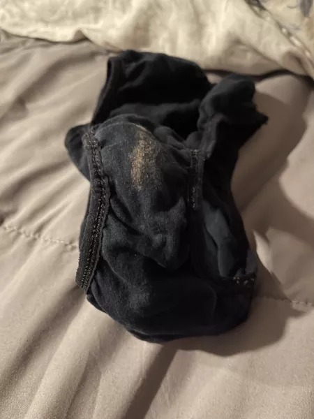Found my sisterās panties in the hamper⦠Iām addicted to her smell š©