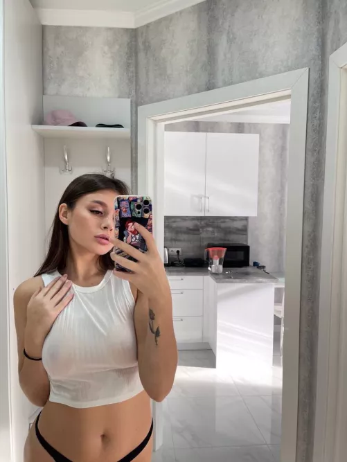 FREE OF .Want to see my sweet wet holes? Custom friendly. Link in comments and bio ๐ฅต