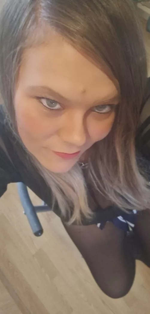 Free subscription. Who wants to play with a submissive British slut?